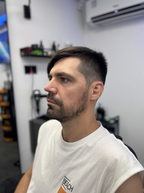 Klasično muško šišanje sa kratkim stranama i bradom. PHILIPP, Novi Sad